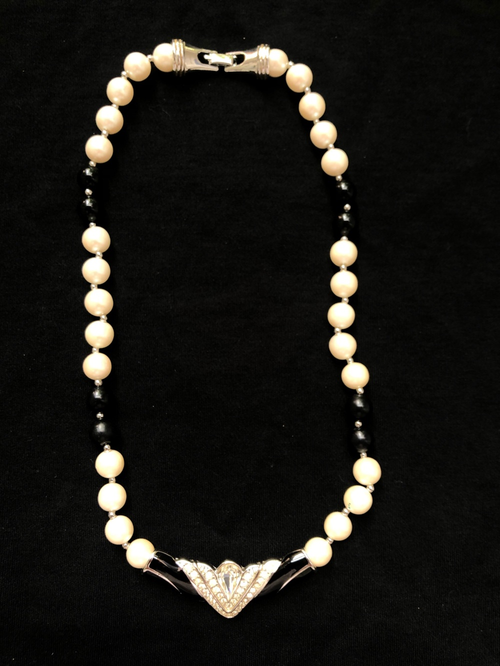 1980s Art Deco Style Black and Faux Pearl Necklace